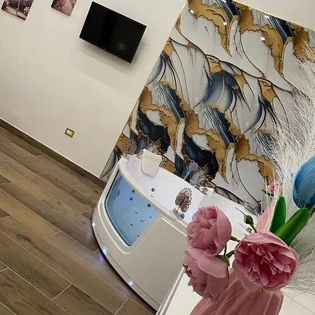 Elegant House In Apartment *