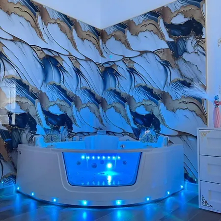 Elegant House In Apartment *