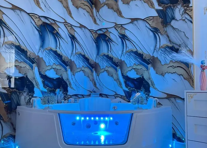 Elegant House In Apartment *